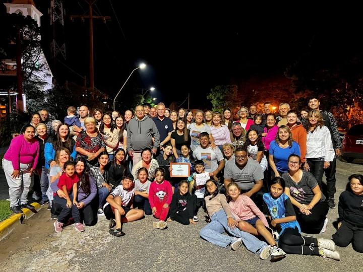 Las calles de Cayastá se llenaron de alegría para recibir a la patinadora Joselina Vázquez