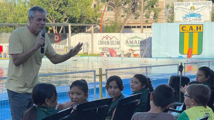 Diego Degano, ex-campeón mundial de aguas abiertas, brindó una charla motivacional en San Javier.