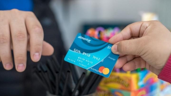 Ahora la tarjeta Alimentar incluirá chicos hasta 17 años
