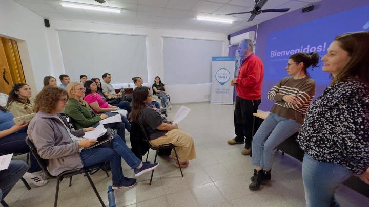 Cayastá impulsa el crecimiento emprendedor con un Taller de Gestión de Redes Sociales