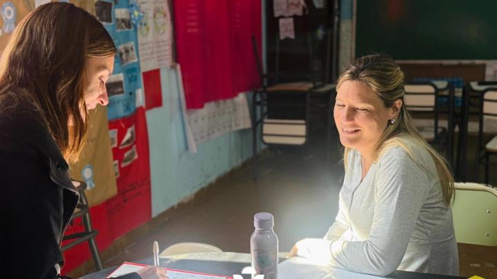 Victoria Weiss Ackerley entregó más de 6 millones de pesos en aportes a instituciones de Helvecia y la región