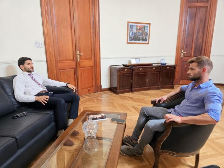 El Senador Oscar Dolzani anunció $320 millones para gobiernos locales