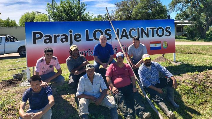 Paraje Los Jacintos tiene nuevo cartel de ingreso