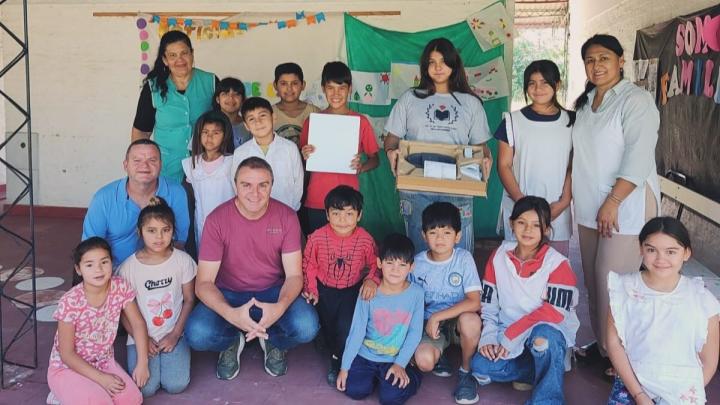 Baumgartner entregó antenas Starlink a instituciones educativas de parajes rurales