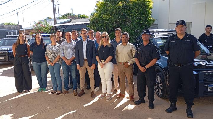 Seis camionetas 0km para la Unidad Regional VII Garay 