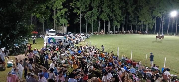 Juventud Unida de La Brava inaugura iluminación LED en su cancha de fútbol