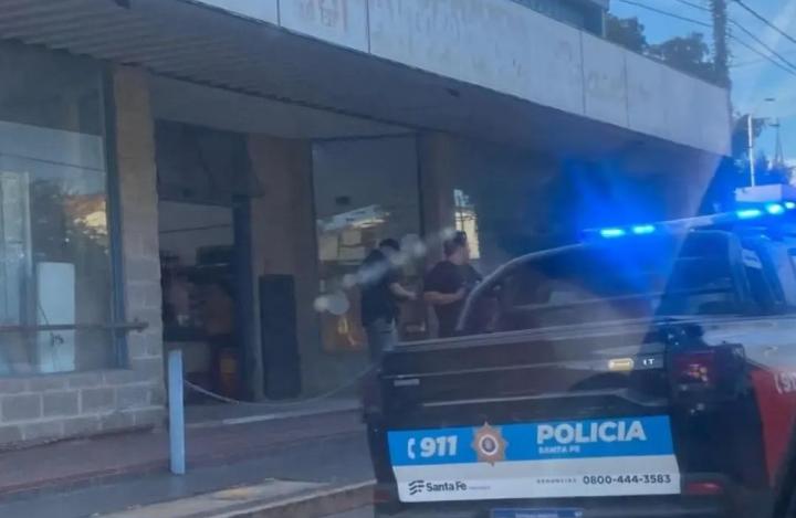 Helvecia: cajera de super chino filmaba a menores y las subía a TikTok sin consentimiento