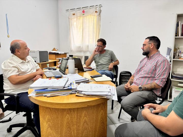 Rojas se reunió con el Delegado de la Región II de Educación para abordar la realidad de las escuelas del departamento Vera