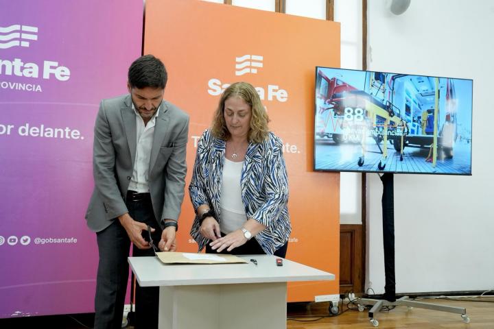 Pullaro impulsa una inversión de casi $ 10.000 millones para sumar 88 ambulancias y fortalecer el sistema de salud pública