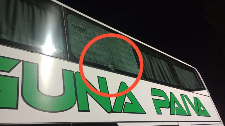 Atacan el colectivo que trasladaba policías en la Ruta 1