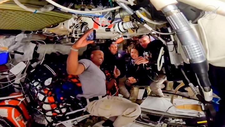 Los astronautas de Artemis II regresan hoy de su misión a la Luna