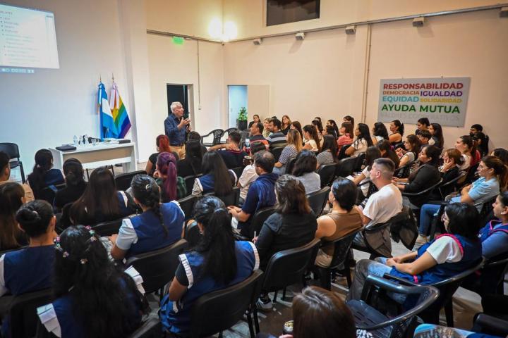 Gran convocatoria a un encuentro de formación docente organizado por el PS 