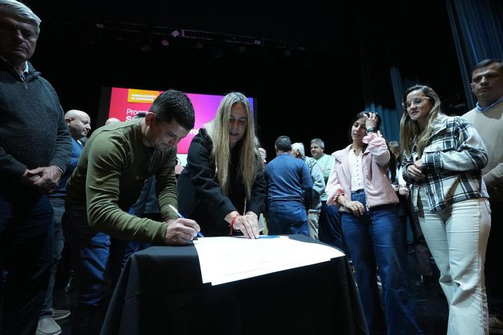 Provincia aumentó este año un 50 % los aportes a municipios y comunas para fortalecer los servicios locales de niñez