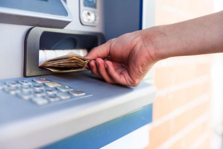 San Justo: una mujer estafó por mas de $90 millones mediante créditos por internet