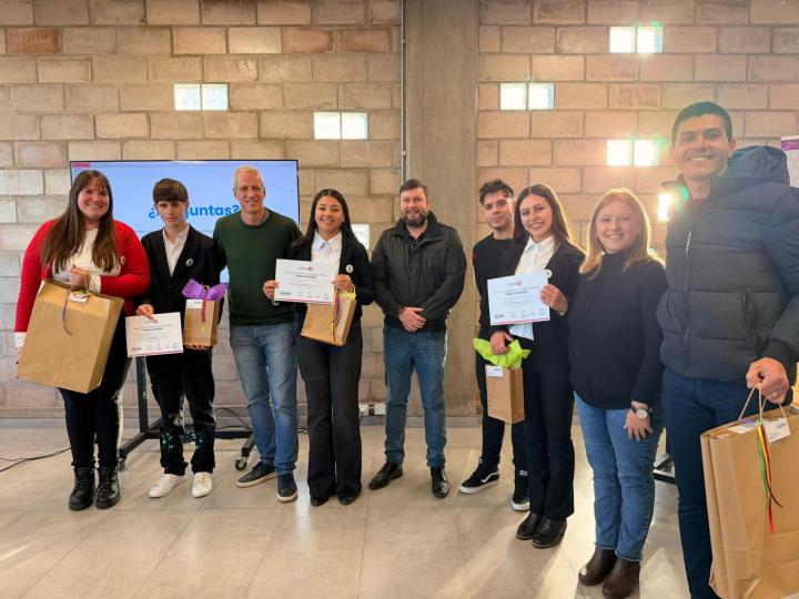 Estudiantes de Romang y Reconquista ganaron “HackIA el Bullying”