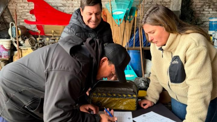 Helvecia: entregaron indumentaria al personal del Corralón Municipal