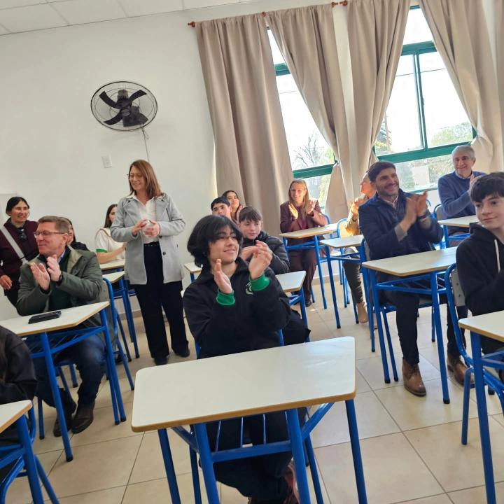 Pullaro y Borla inauguraron una nueva aula en La Penca y Caraguatá