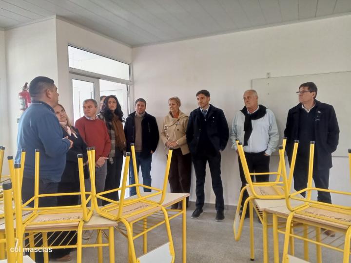 El gobernador Pullaro inauguró nueva aula en Colonia Mascías