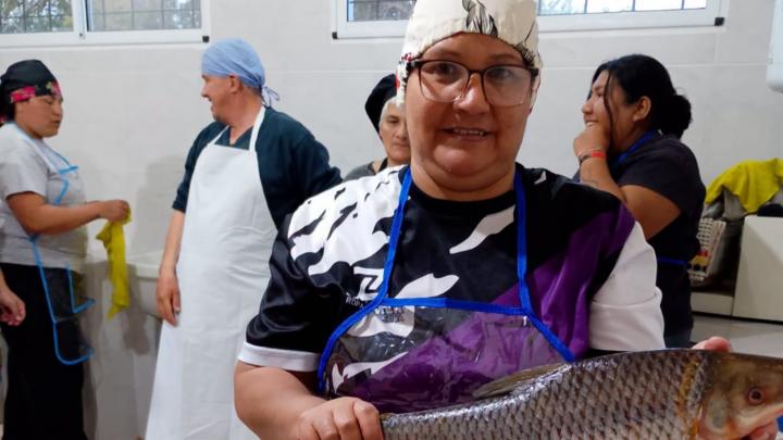 Helvecia inició una capacitación en procesamiento de pescado de río