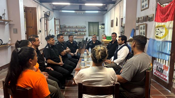 Autoridades comunales y policiales mantuvieron un encuentro institucional en Saladero Cabal