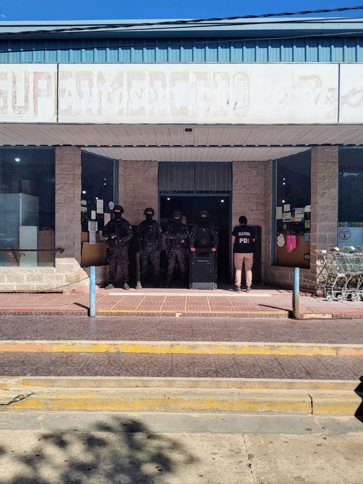 Helvecia: allanamiento en el super chino de la polémica 