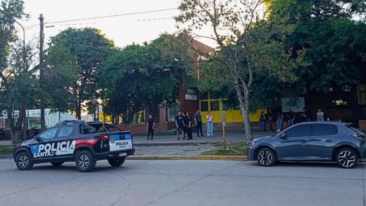 En San Cristóbal, un alumno entró armado a su escuela y mató a un compañero