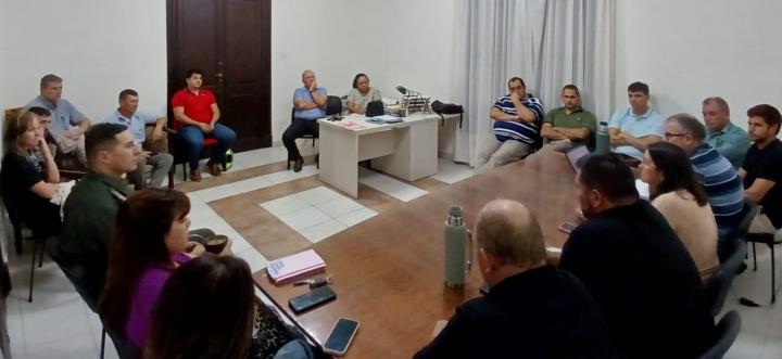 La Intendente Maribel González encabezó reunión para proyectar la mejora de caminos rurales 