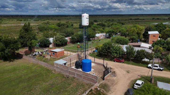 El Gobierno Provincial amplía el sistema de agua potable para Santa Rosa de Calchines y la obra ya alcanzó el 50 % de avance