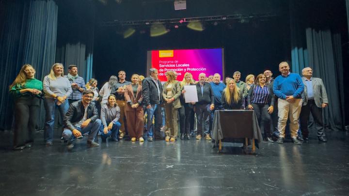 Helvecia, Cayastá y Santa Rosa de Calchines firman convenios para fortalecer las políticas de niñez y adolescencia
