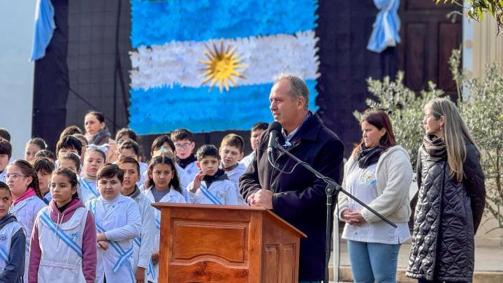Cayastá homenajeó a Manuel Belgrano con un emotivo acto y la promesa de lealtad de alumnos de cuarto grado