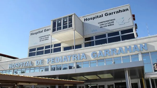 Milei reglamentó cobrar la atención médica de extranjeros no residentes en todos los hospitales públicos nacionales