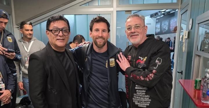 Cali y Sergio Torres debieron cortar al minuto de empezar en la despedida de Messi