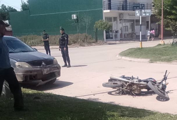 San Javier: mujer lesionada tras chocar en la complicada esquina de General López e Hipólito Irigoyen 