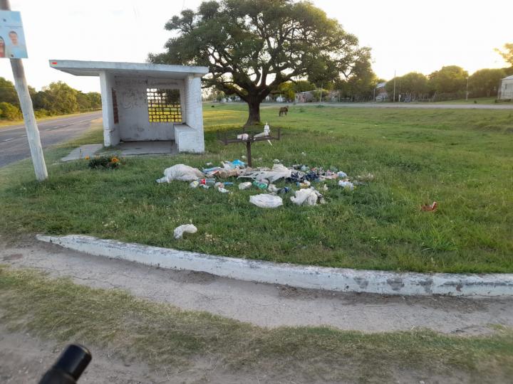 Colonia Mascías: Quejas de  vecinos por la basura que dejan los turistas 