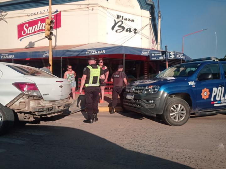 San Javier: Una moto le arrancó el paragolpes del auto y su conductor se fue del lugar