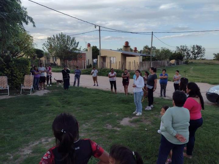 Helvecia: La Presidenta Comunal recorre los barrios, hablando con los vecinos