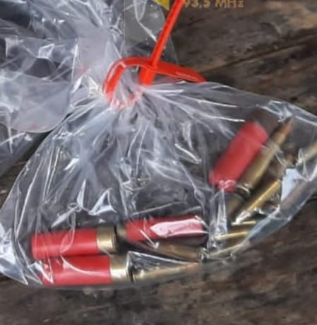 Pastillas de cocaína, municiones, chaleco antibalas, herramientas y dos sujetos detenidos en barrio San Antonio