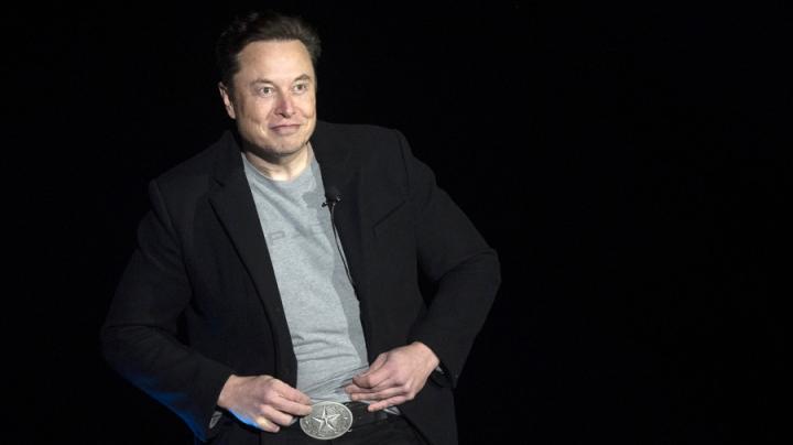 Elon Musk compró Twitter por 44.000 millones y podría convertirlo en un servicio pago