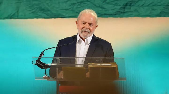 Lula lanza su candidatura y promete 