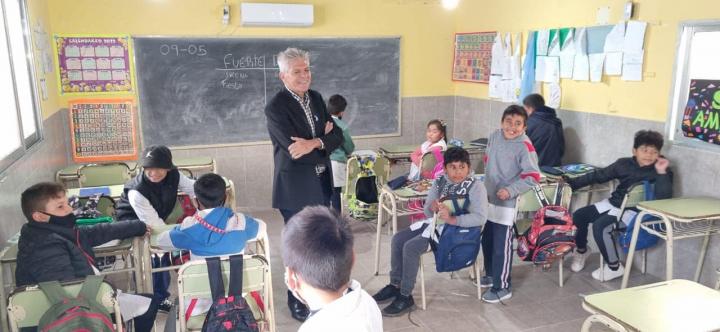 San Javier: El Senador Baucero visitó dos escuelas