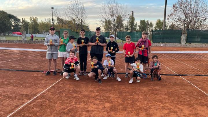 San Javier: Escuela de Tenis del club Central participó de un encuentro en el club Sanjustino
