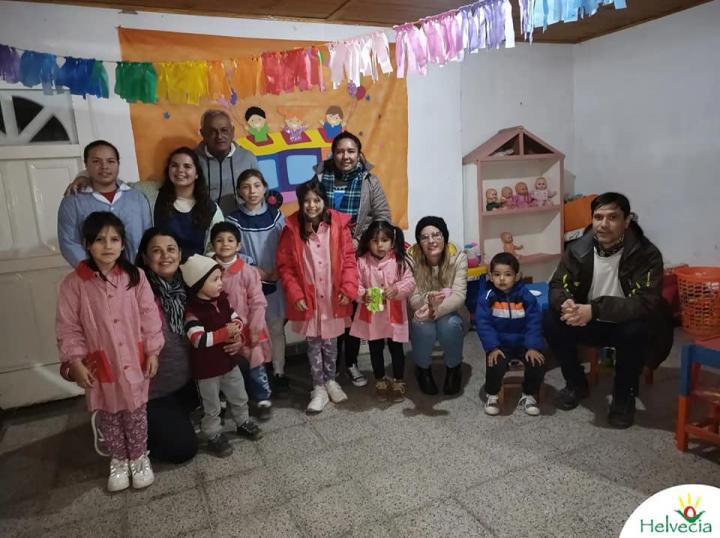 Helvecia: Visita y entrega de guardapolvos en el Centro de Cuidados Infantiles Santa Teresita