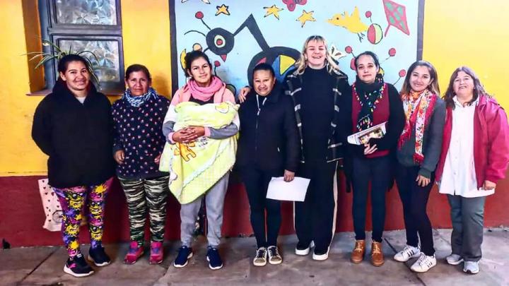Santa Rosa: Natalia Galeano entregó reintegro a alumnos  que asisten a establecimientos educativos rurales