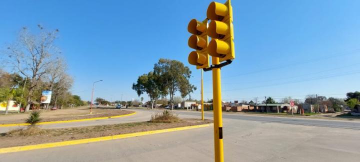 San Javier: Casi listo el semáforo de cinco tiempos en el acceso norte 