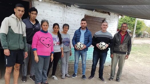 Alejandra: Dolzani y Moore visitaron el Club Deportivo del Carmen