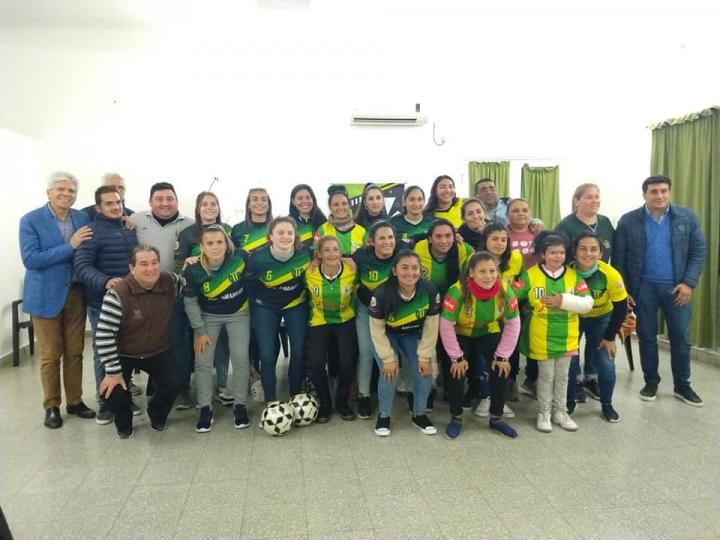 Presentación del equipo de Futbol Femenino del Club Huracan San Javier a la Liga Verense de futbol