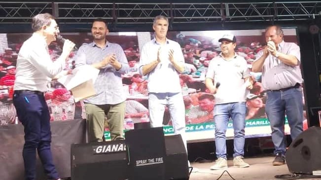 Helvecia: Kaufmann entrega aportes al club El Halcón en la Fiesta de la Pesca del Amarillo