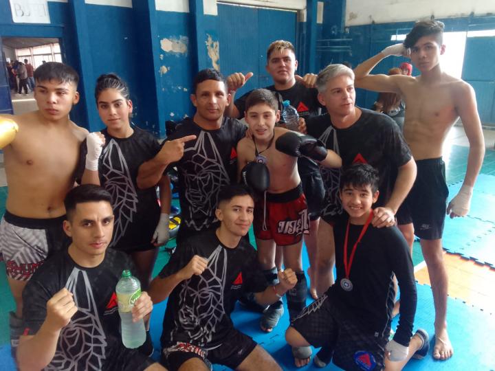 Kickboxing: El centro de Artes Marciales Mixtas Del Profesor Iván Lubo logró 5 victorias en impotante torneo provincial