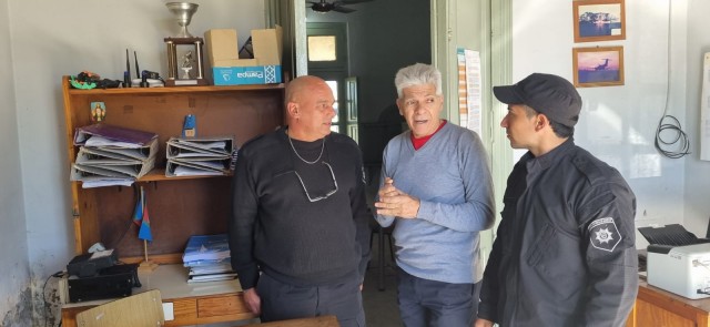 Baucero recorrió Cacique Ariacaiquín visitando la subcomisaría, a vecinos y el centro de salud