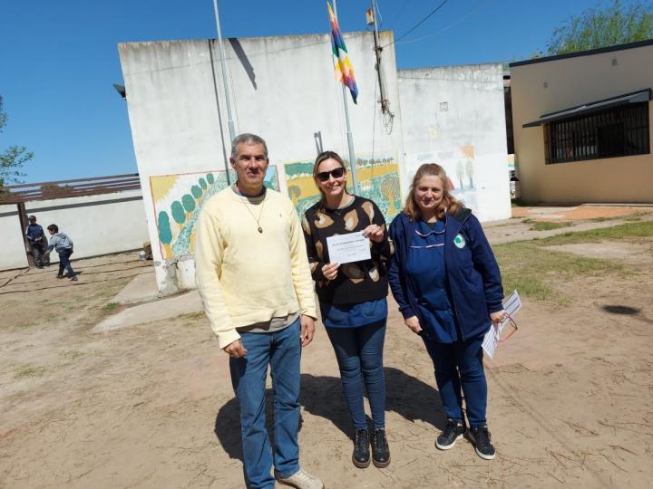 Helvecia: Carlos Kaufmann visitó la Escuela N° 423 